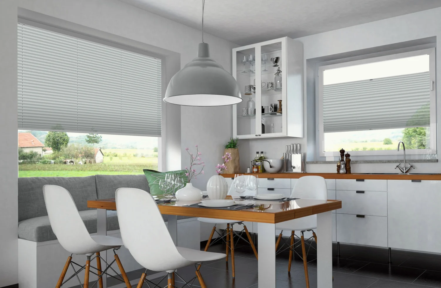 Moderne Küche mit Plissees an den Fenstern und einer eleganten Dekoration